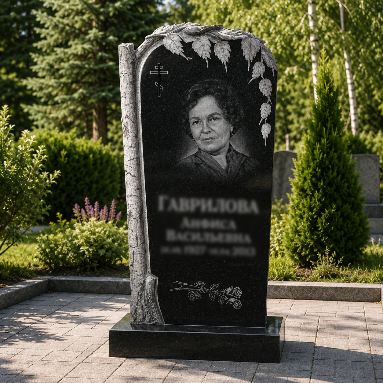 Фигурный резной памятник из гранита на месте захоронения
